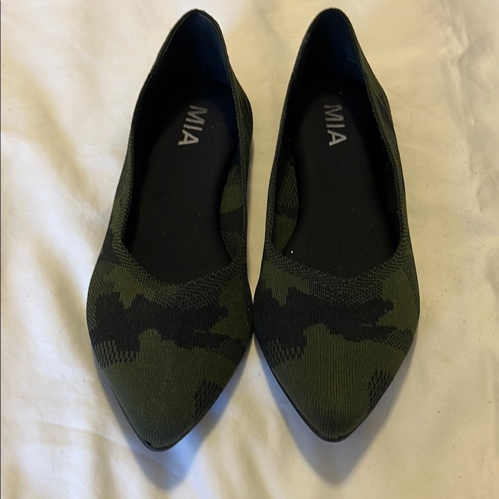 MIA Green and Black Flats Comfortable Loafers